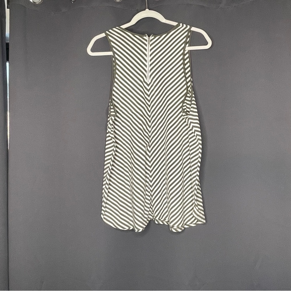 EUC Sleeveless top plus size